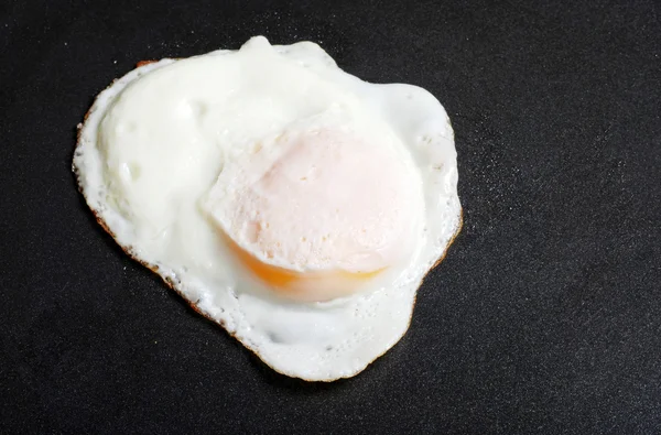 在简单的煎鸡蛋 — 图库照片