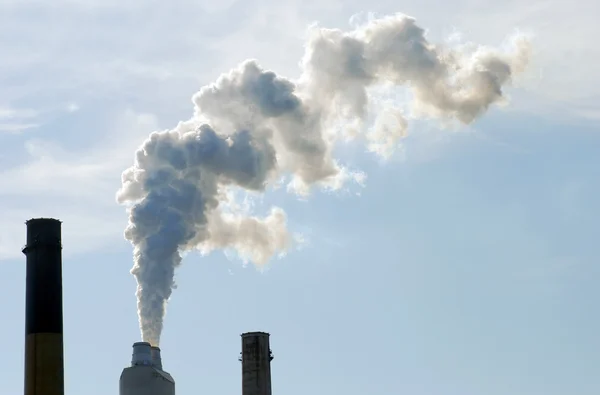 Power plant emissions — Stock Photo, Image