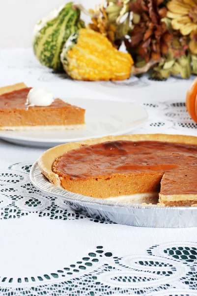 Pumpkin pie in foil pan — Stock Photo, Image