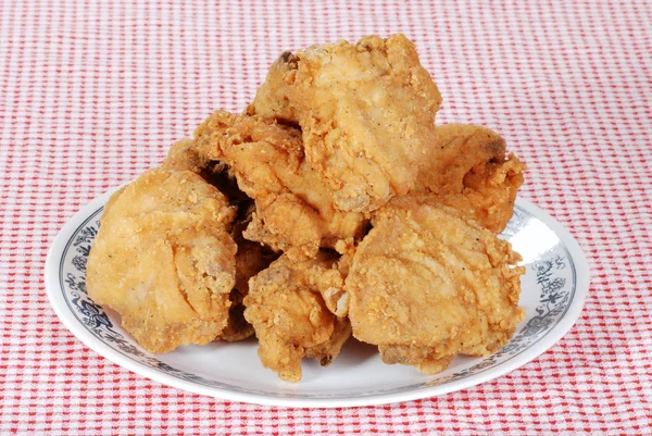 Smażony kurczak na talerzu — Zdjęcie stockowe