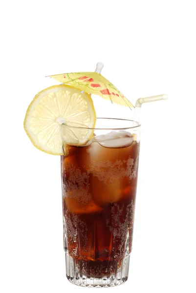 Glass of cola with lemon and an umbrella — Stock Photo, Image