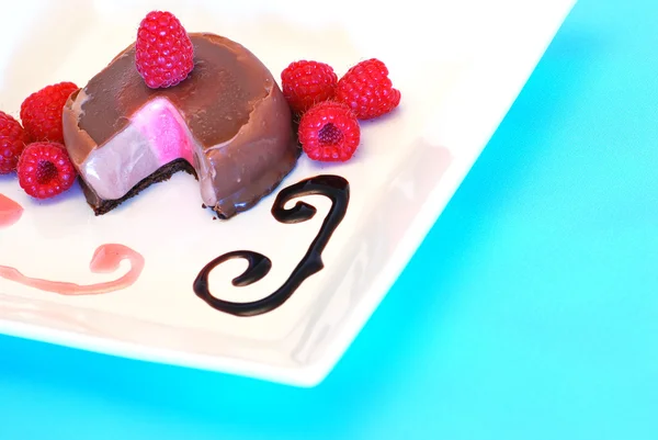 Dessert au chocolat framboise — Photo