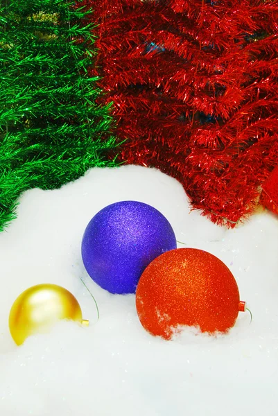 Piros kék arany karácsonyi labdák — Stock Fotó