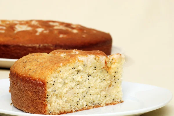 Tranche unique de gâteau de graines de pavot citron — Photo