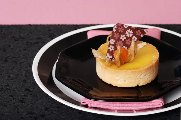 Lemon tart on pink and black — Stock Photo, Image