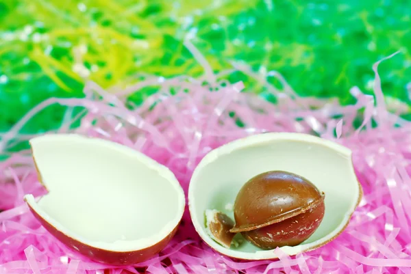 Otevřené velikonoční vajíčko — Stock fotografie