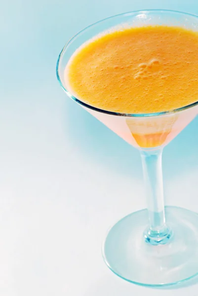 Jello laranja em vidro martini — Fotografia de Stock