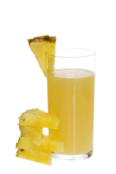Suco de abacaxi com fatias de frutas — Fotografia de Stock