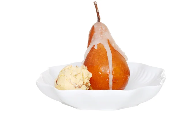 Персиковая груша с сиропом и мороженым — стоковое фото