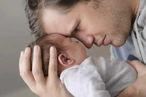 Father with newborn baby — Stock Photo, Image