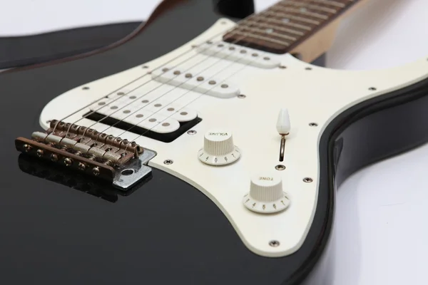 Régi fehér háttere és elektromos gitár Jogdíjmentes Stock Fotók