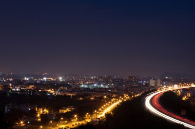 Tayvan'ın gece ve karayolu