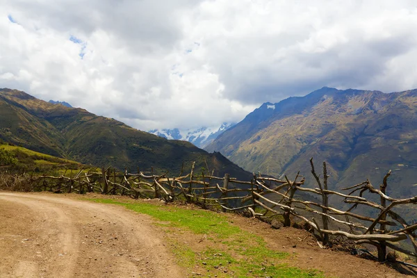 アンデス山脈の道 — ストック写真