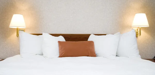 호텔 침대 — 스톡 사진