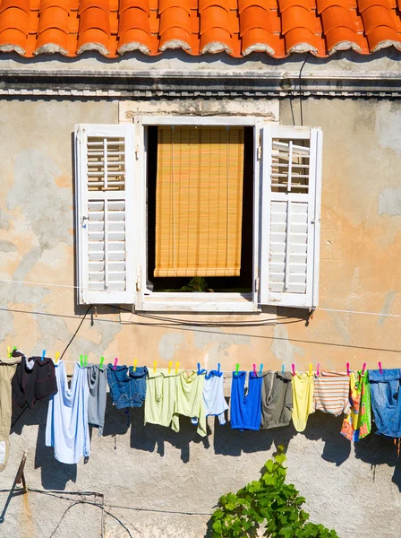 Ventana y lavandería —  Fotos de Stock