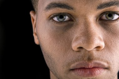 yakışıklı siyah adam.