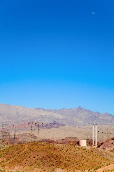 Power lines in the desert — Stock Photo, Image