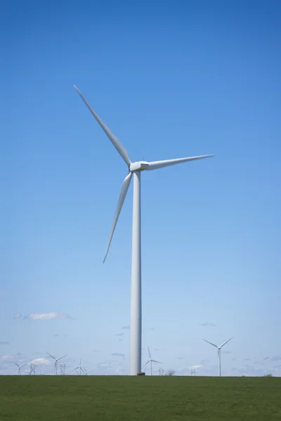 Generación de energía Molino de viento — Foto de Stock