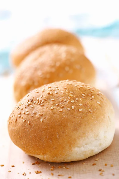 Três pães de trigo com gergelim — Fotografia de Stock
