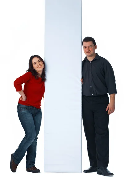 Mladý pár držící billboard — Stock fotografie
