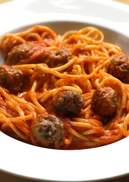 Spaghetti und Frikadellen lizenzfreie Stockbilder