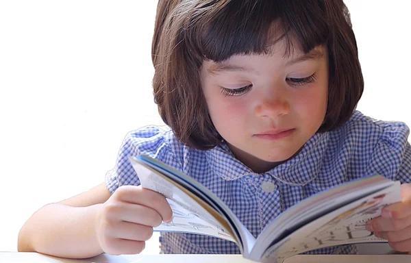 Młoda dziewczyna czytająca Zdjęcie Stockowe