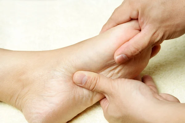 Massaggio ai piedi — Foto Stock