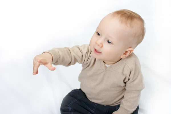 Babyporträt auf Weiß — Stockfoto