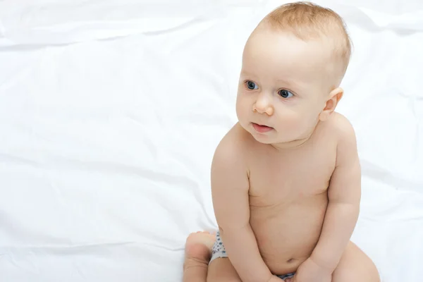 Baby portrét na bílém pozadí — Stock fotografie