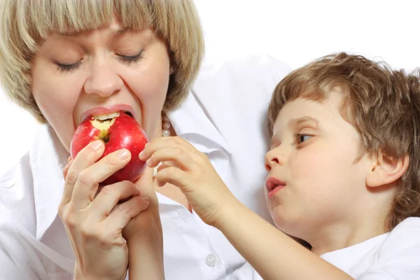 Woman and boy eating apple — Stock Photo, Image