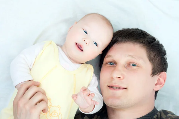 Lycklig familj - far och baby — Stockfoto