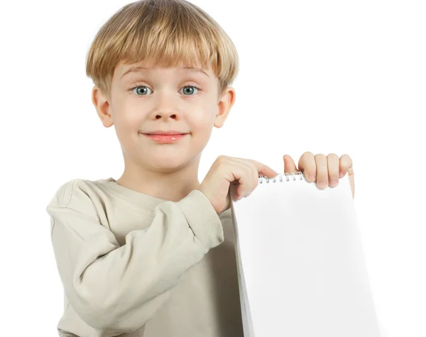 En liten gutt med en notatbok – stockfoto