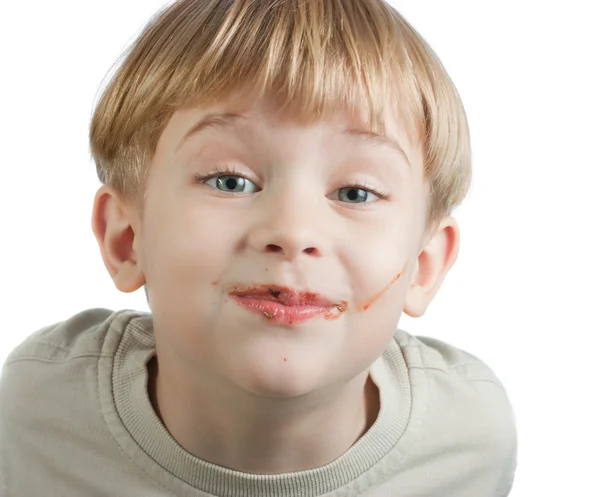 チョコレートの顔でかわいい男の子 — ストック写真