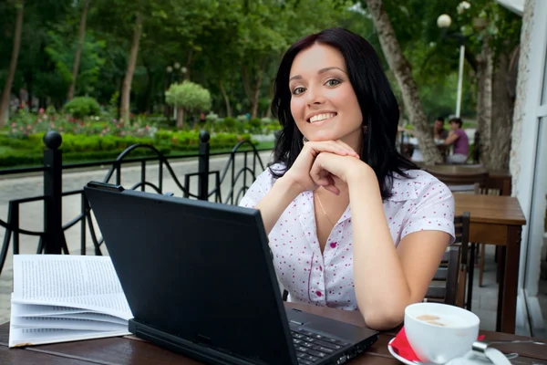 Girl with laptop in cafe — Stock Photo, Image