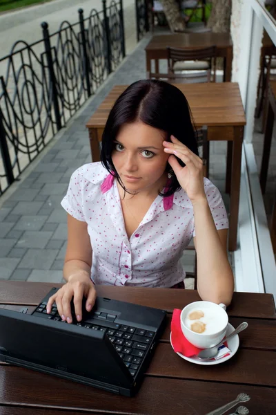 Girl with laptop in cafe — Stock Photo, Image