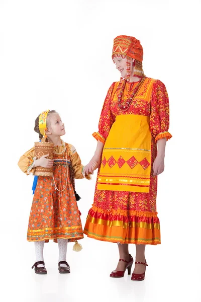 Mulher e menina em roupas russas — Fotografia de Stock