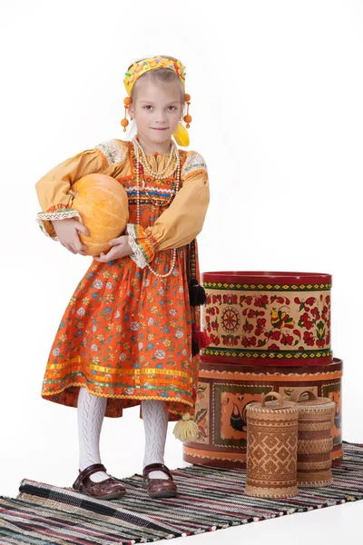 Dívka v ruské tradiční oděvy — Stock fotografie