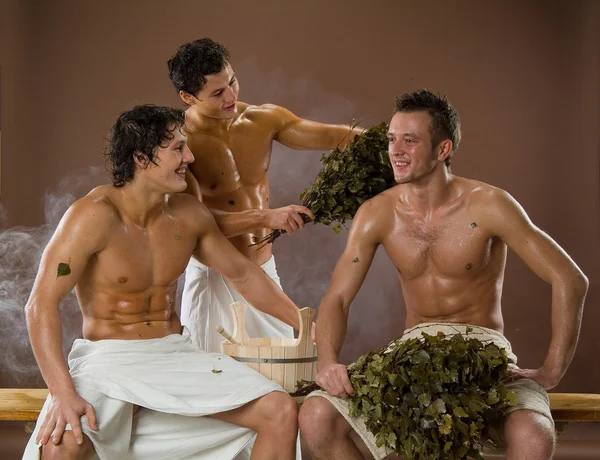 Мужчины после ванны — стоковое фото