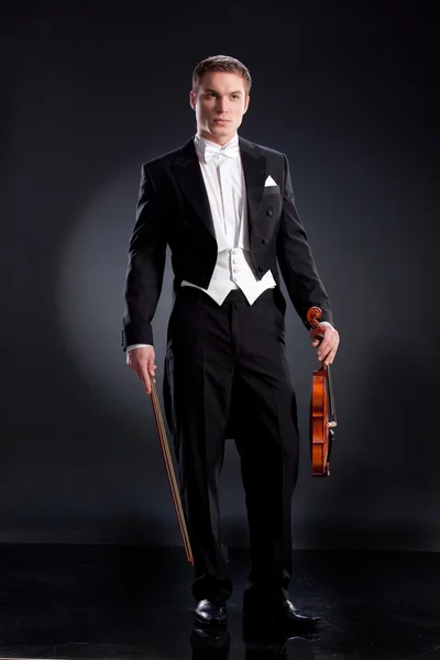 Uomo in pelliccia con violino — Foto Stock