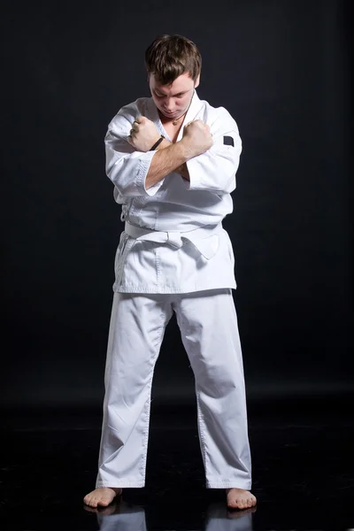 Man in martial arts pose — Stockfoto