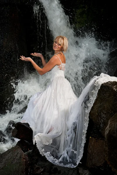 Young Bride On A River — Stock Photo, Image