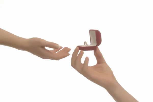 Snubní prsten od muže k ženě — Stock fotografie