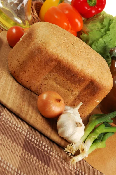 Домашній хліб з прикрасою — стокове фото