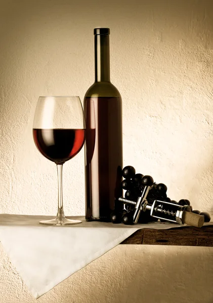 Bodegón con vino y copa —  Fotos de Stock