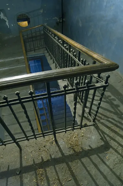 Старая задняя лестница — стоковое фото