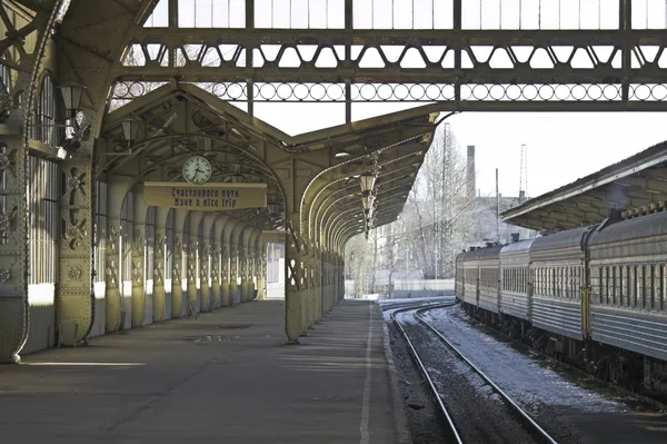 Railroad station platform — Stockfoto