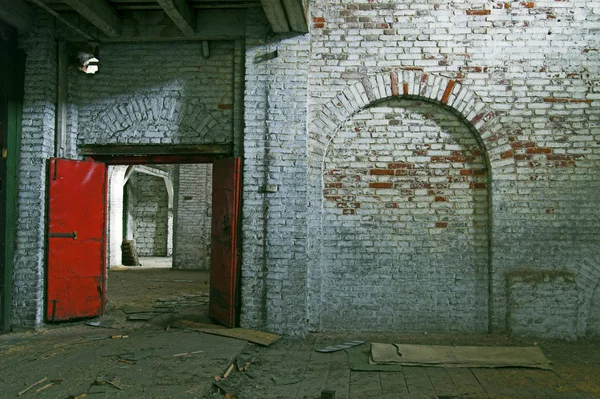 放棄された倉庫の建物 ストック画像