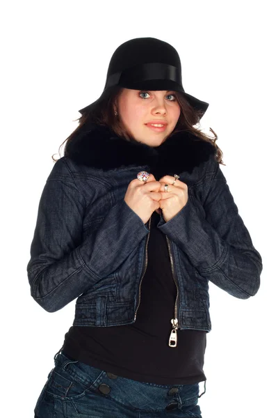 Bella giovane donna con cappello nero — Foto Stock