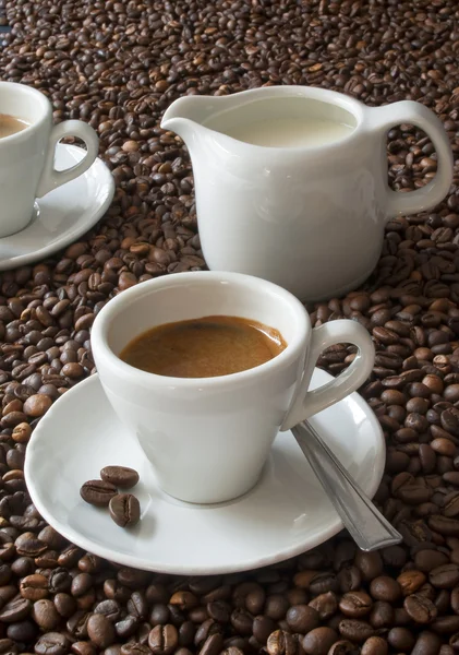 Eszpresszó és szemes kávé — Stock Fotó