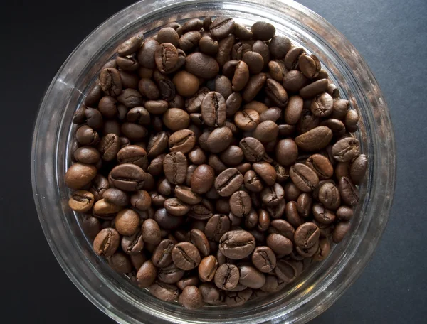 Kaffebönor och burk — Stockfoto